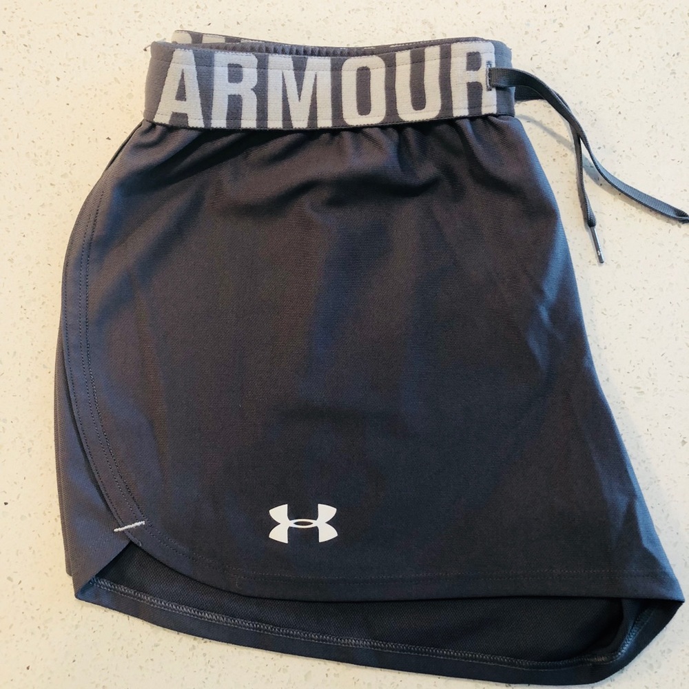 Under Armor running short dark grey